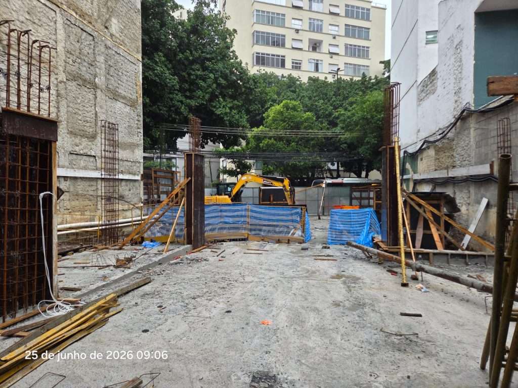 Execução da laje do piso do térreo - Bloco 01